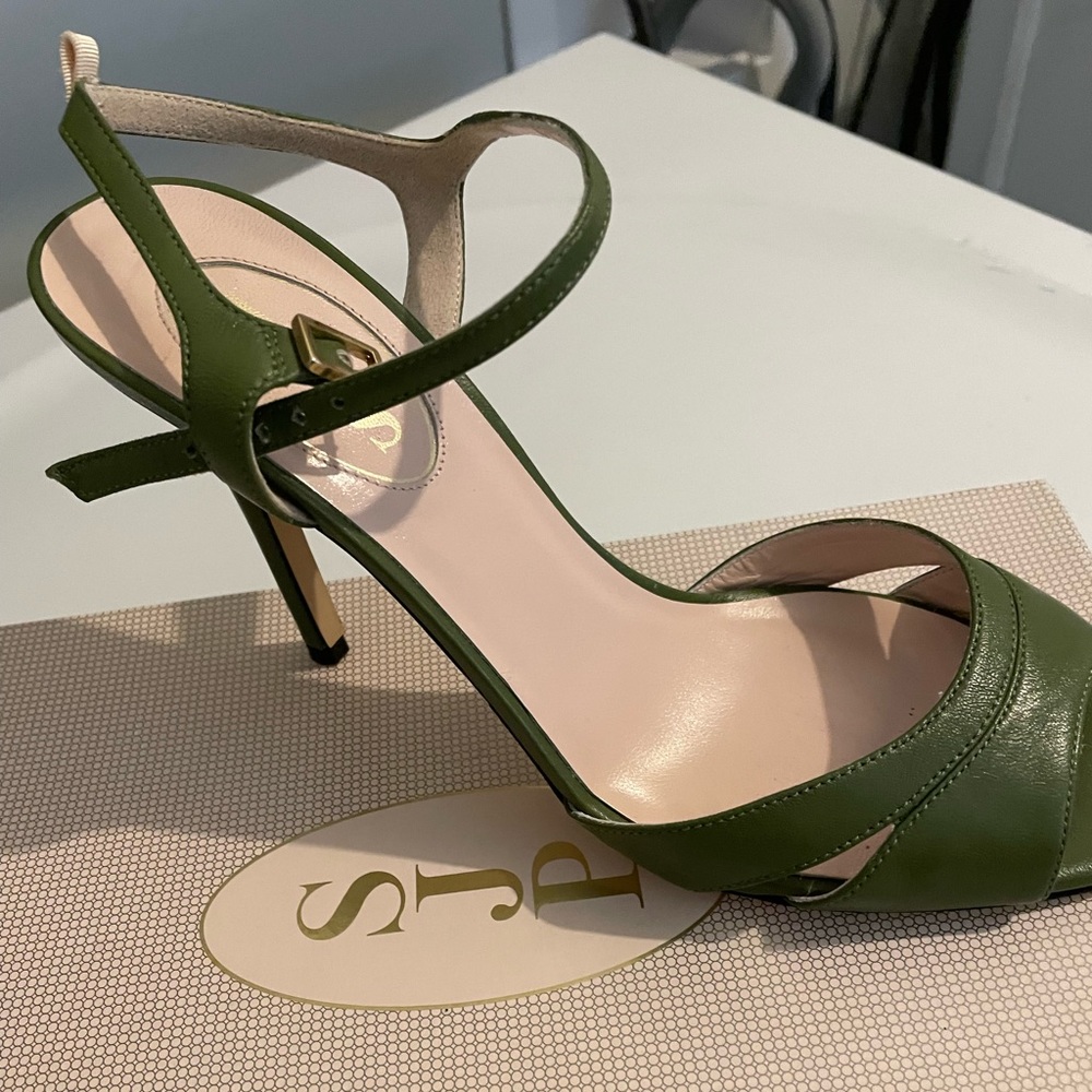 SJP sarah Jessica Parker open toe heels
